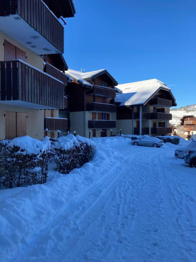 Appartement 2 Pieces Pieds Des Pistes Terrasse Face A La Montagne 贝尔内 外观 照片